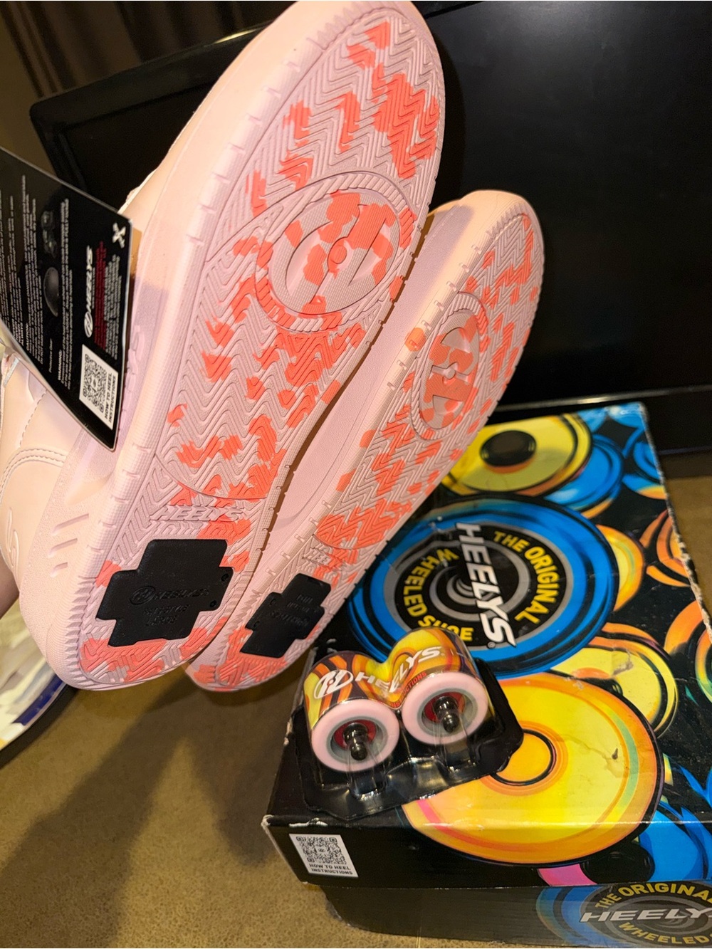 Women’s Heelys Pink Low-Top Skate Sneakers - Picture 7 of 9
